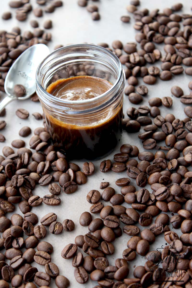 L'extrait de café est un ingrédient indispensable pour les professionnels  de la pâtisserie, chocolaterie et la glace!✨🍰 Notre extrait de…