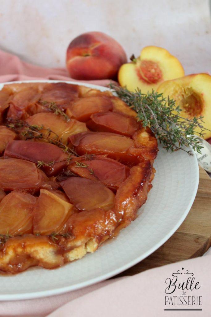 Tarte tatin de pêches et thym maison